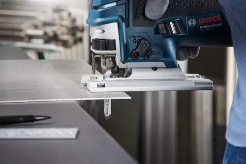 man using a jigsaw blade in a jigsaw