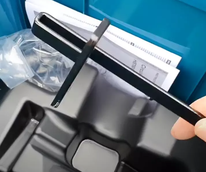 Makita HS7601J rip fence guide