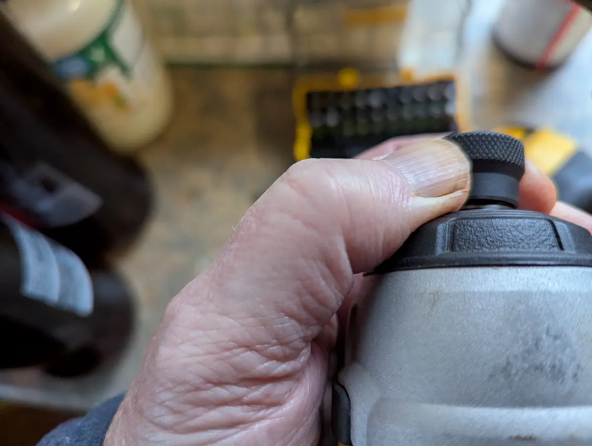 My thumb opening and closing the hex chuck on my DCF 787N