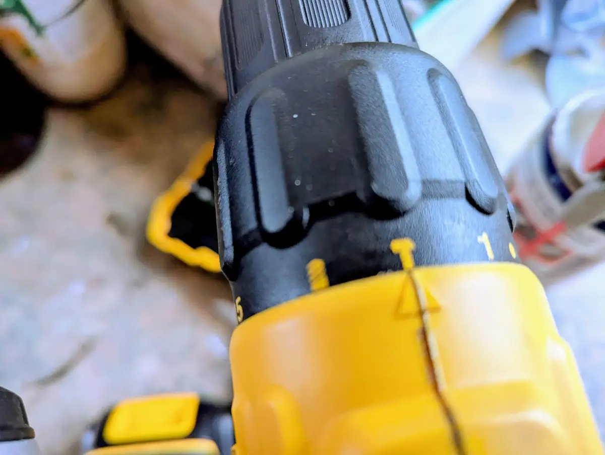 my dewalt dcd776 showing torque wheel with drill and hammer drill icons
