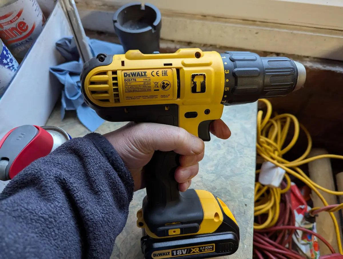 enda holding the dewalt dcd776 cordless drill and using a 1.5Ah battery