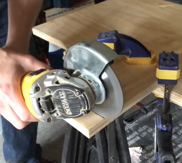 cutting wood using an angle grinder