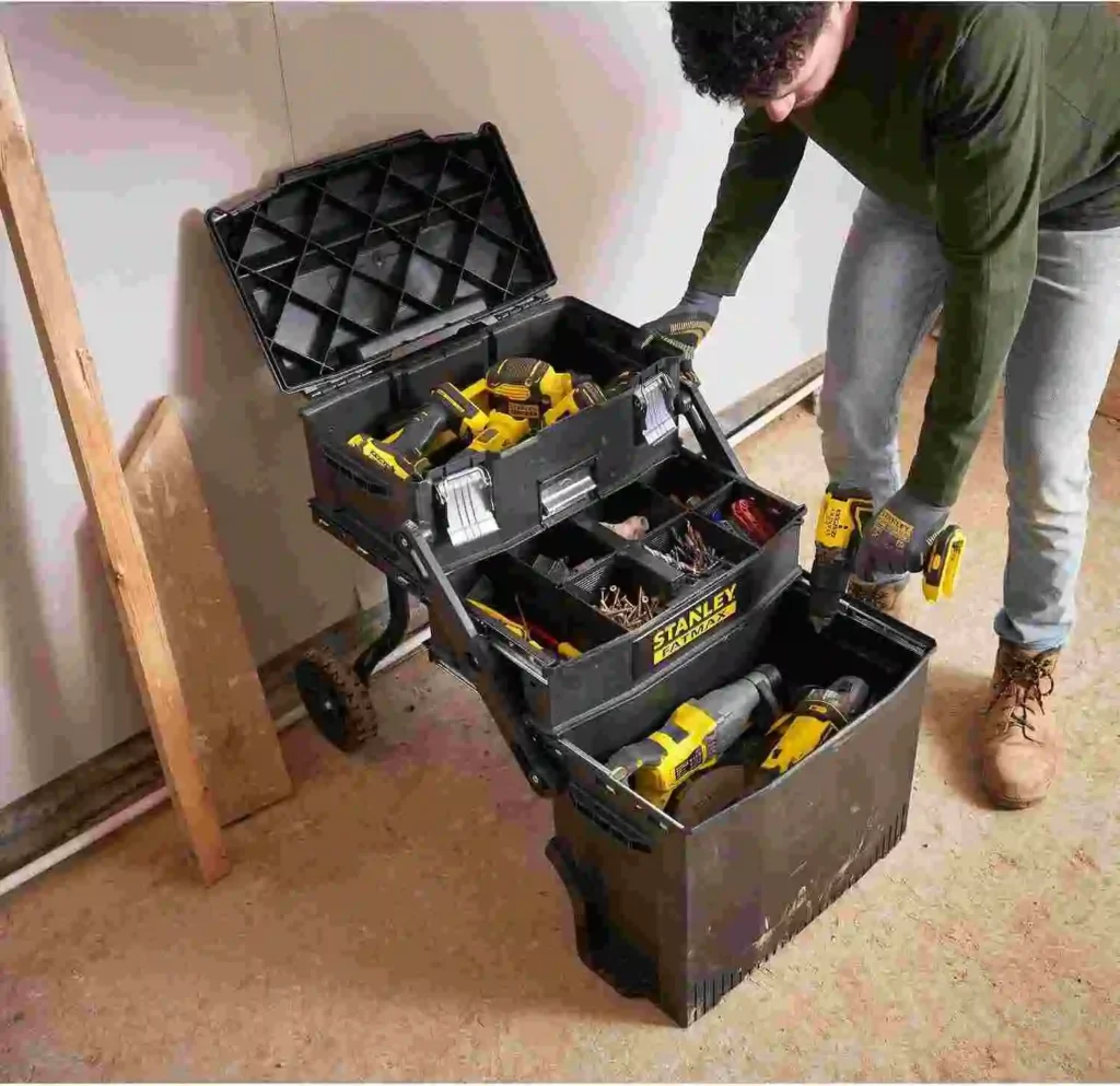man storing tools in the Stanley Fatmax rolling toolbox